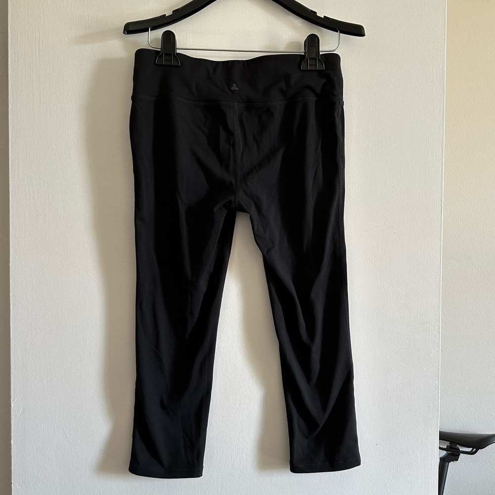 Prana Black Athletic Cropped Stretch Running Leggings size Small EUC